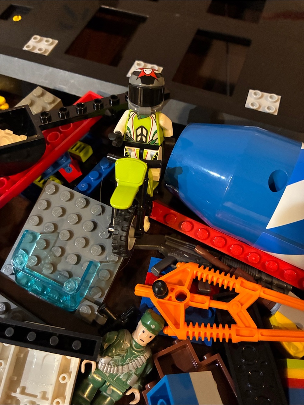 Assorted Legos - Picture 2 of 4